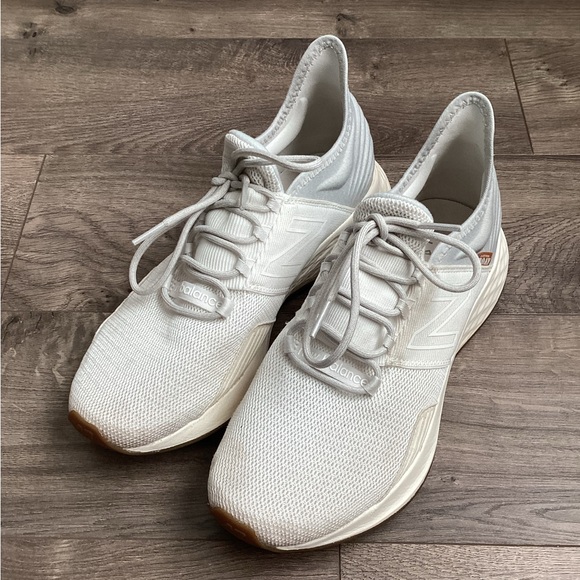 New Balance Cream fresh foam Athletic Shoes women’s size 9.5 - Picture 1 of 5